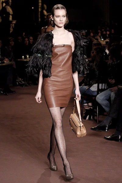 Look 32